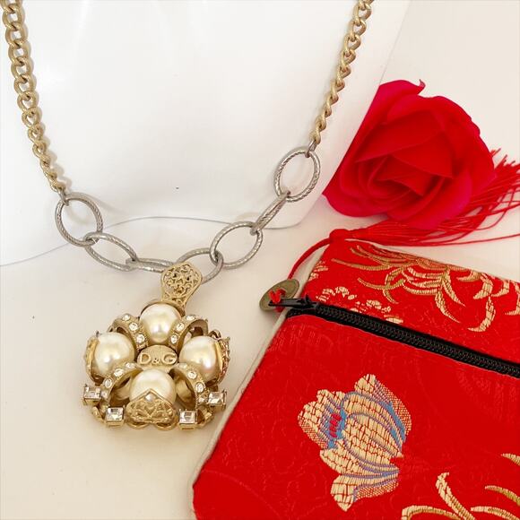 DOLCE & GABBANA STUNNING Gold Plated Faux Pearl Crystal Pendant Necklace RARE - Picture 11 of 12